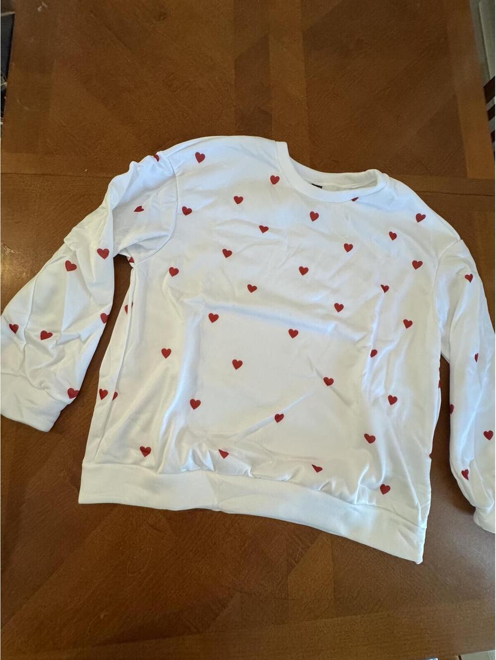 Emery Rose White Sweatshirt with Red Heart Pattern XL